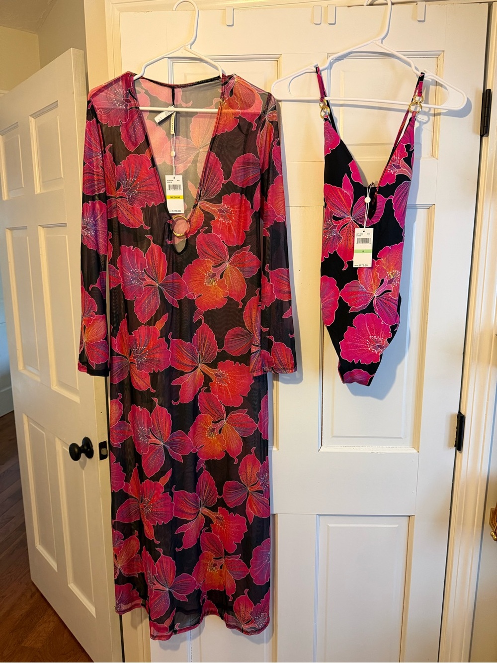 NWT Trina Turk Pink & Black Floral Cover Up and Swimsuit Set - Size M/8 - Picture 3 of 7
